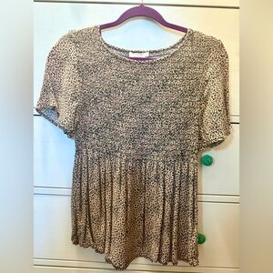 URBAN Romantics Tan and Cream Smocked Short Sleeve Blouse